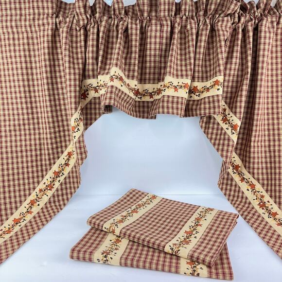 Wood River Berry and Stars Table Runners and Window Valance Set